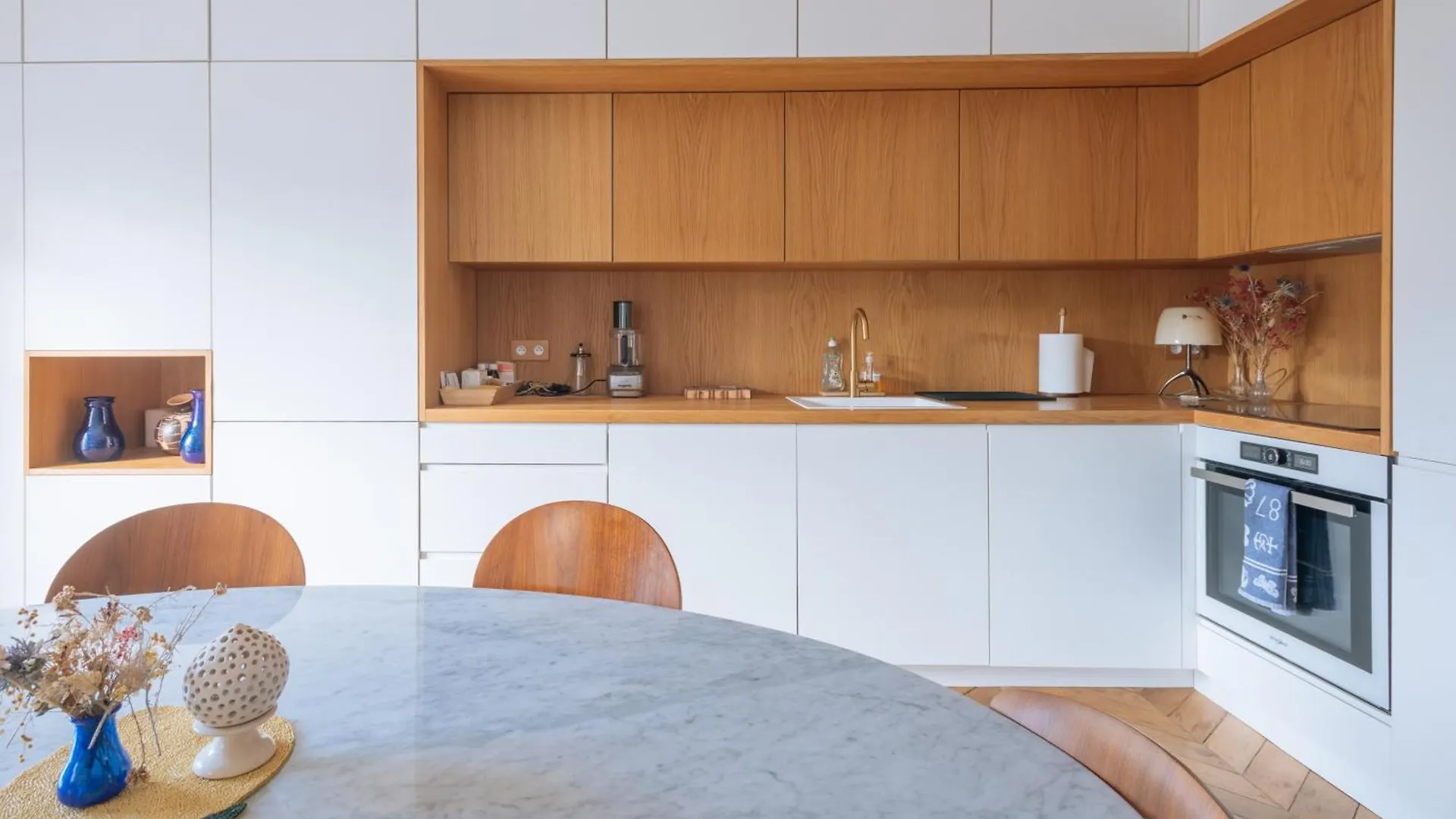 Modern Rustic-style 7th Arrondissement! Apartman *