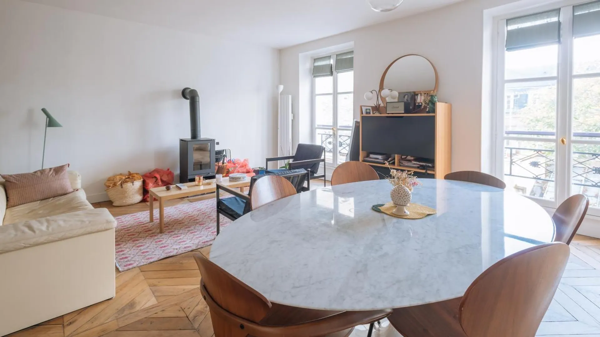 Modern Rustic-style 7th Arrondissement!