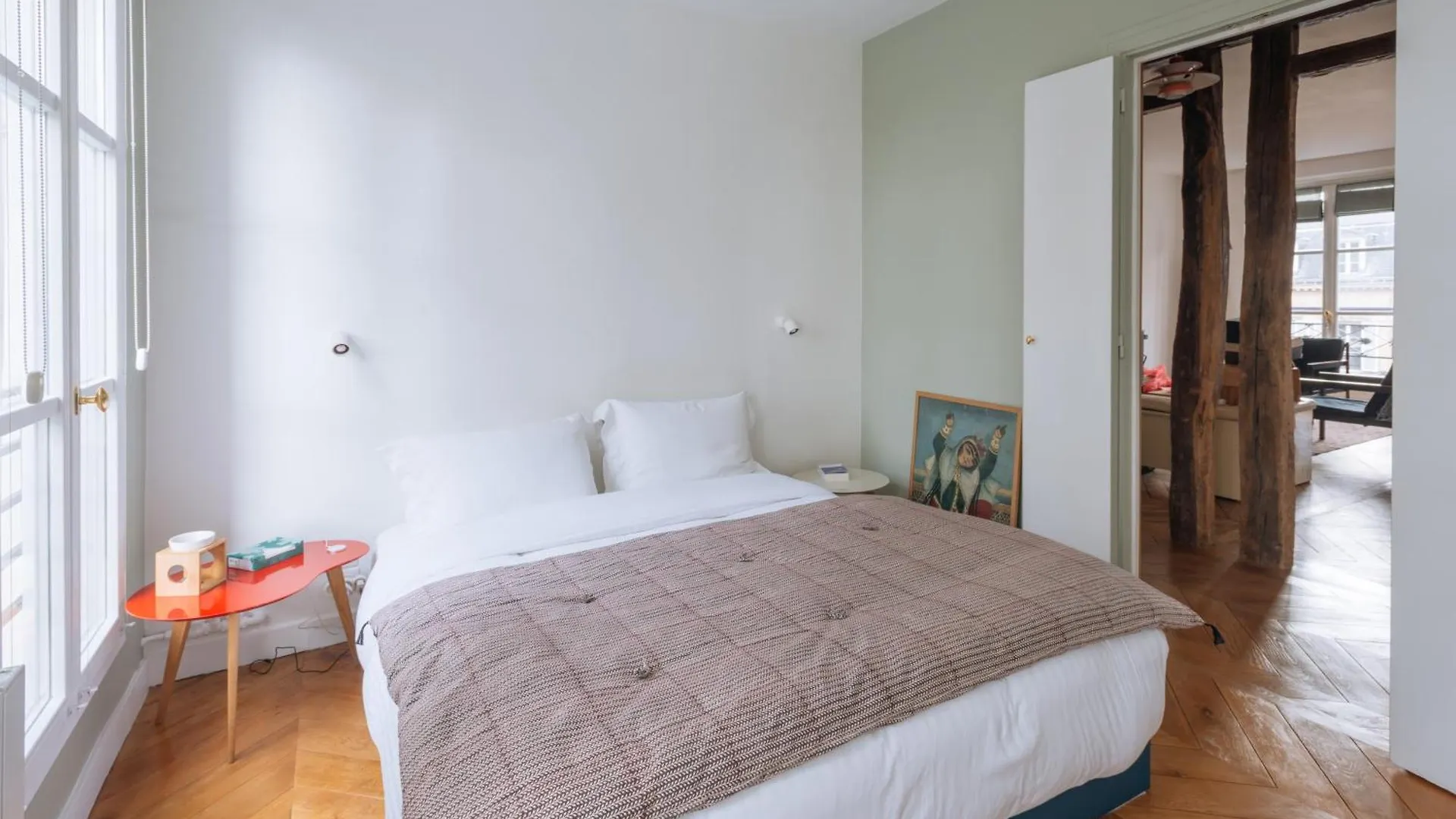 Modern Rustic-style 7th Arrondissement!